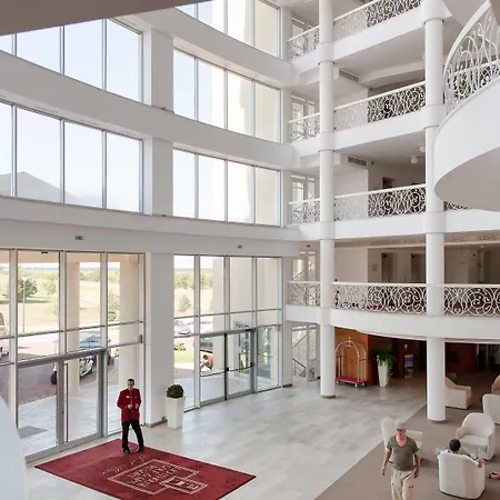 Lighthouse Golf & 5*