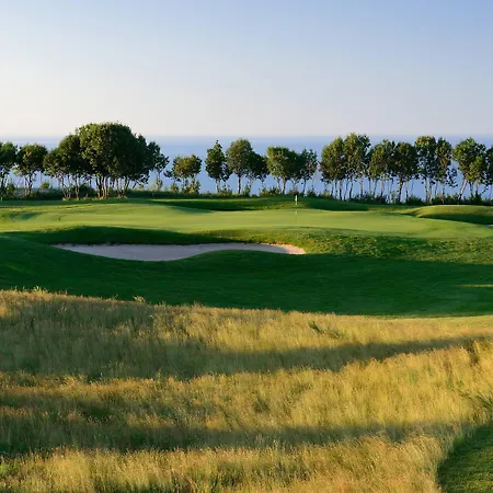Lighthouse Golf & Ξενοδοχείο 5*