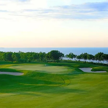 Lighthouse Golf & 5*