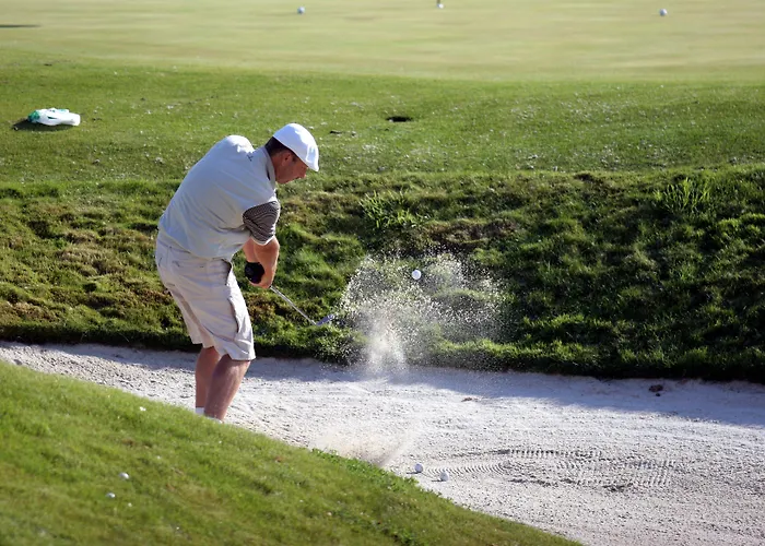 Lighthouse Golf & Отель