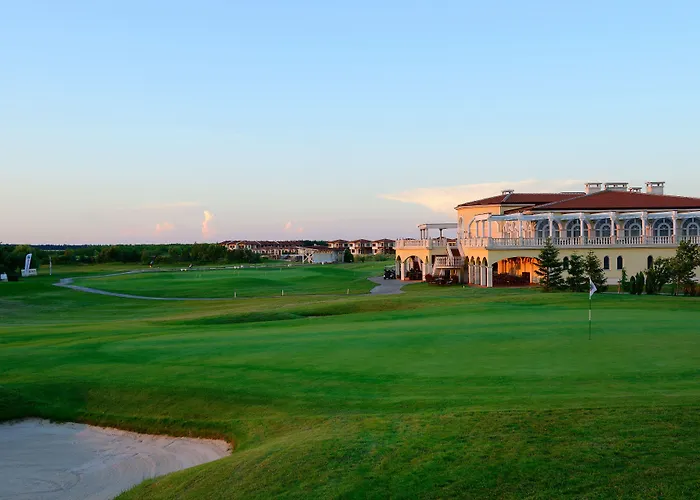 Lighthouse Golf & Отель